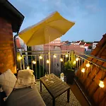 Apartman Cinema - Kitchen & Balcony Magdeburg