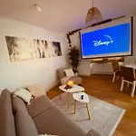Apartman Cinema - Kitchen & Balcony Magdeburg