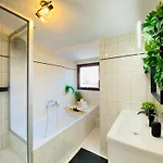 Apartman Cinema - Kitchen & Balcony Magdeburg