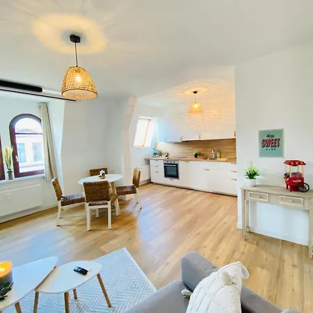 Apartament Cinema - Kitchen & Balcony