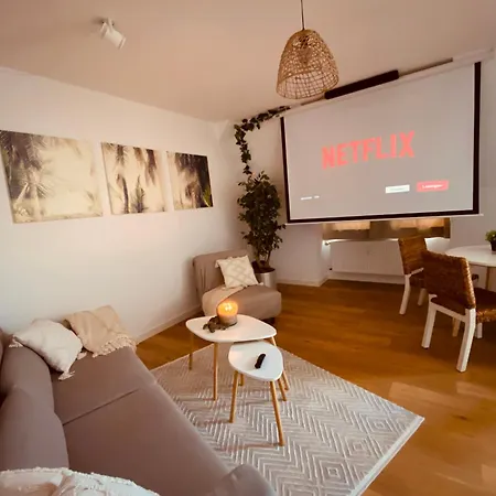 アパート Cinema - Kitchen & Balcony *