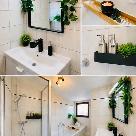 Apartman Cinema - Kitchen & Balcony