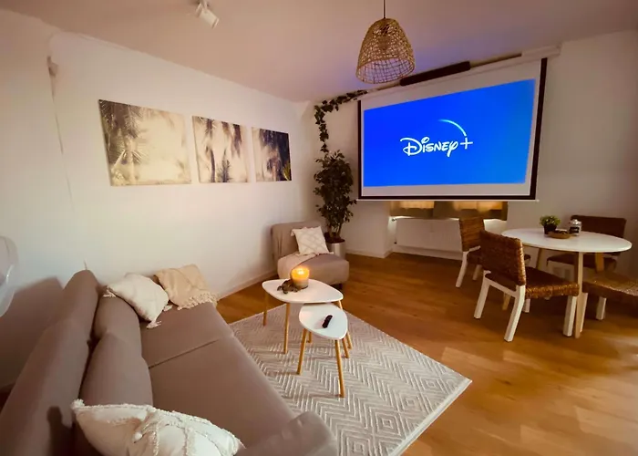 Cinema - Kitchen & Balcony 公寓