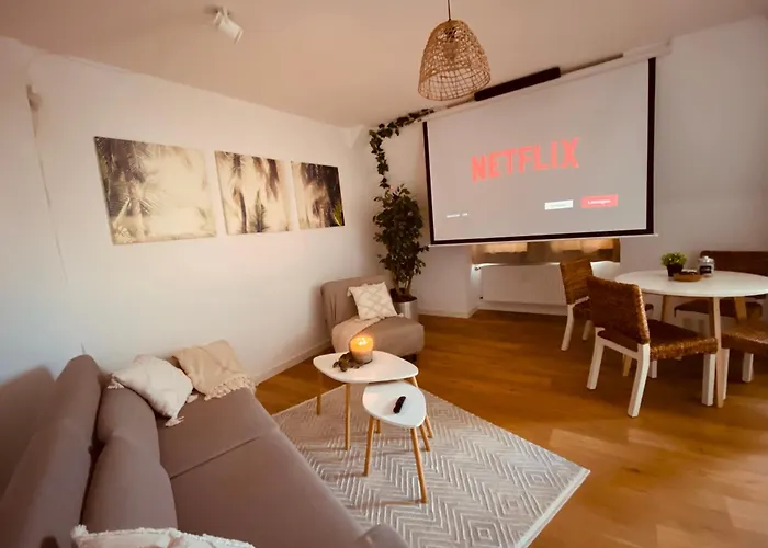 公寓 Cinema - Kitchen & Balcony *